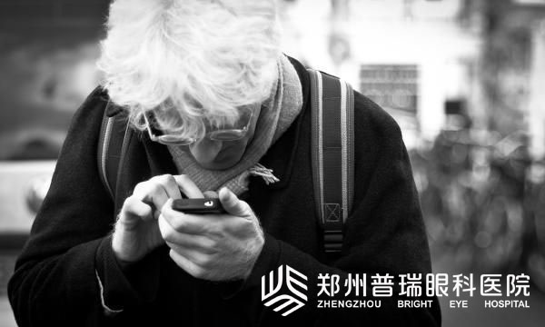 高度近視可以嗎？V4C-ICL助您擺脫眼鏡束縛！